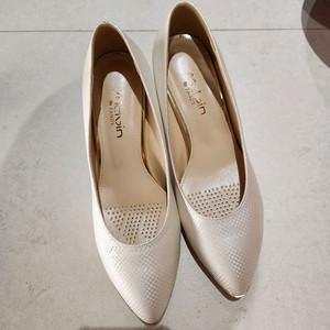 탠디 멜빈 펌프스힐 240