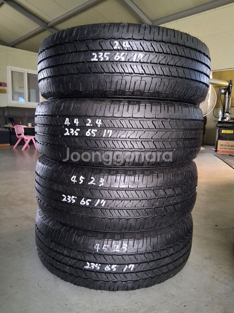 카니발쏘렌토카이엔투아렉2356517중고타이어--0
