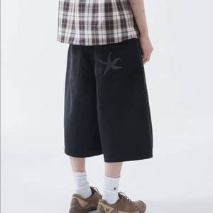 더콜디스모먼트 치노 버뮤다 팬츠