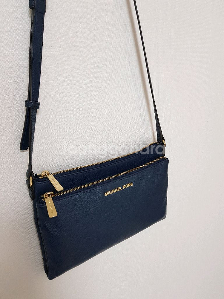 마이클코어스 투지퍼 크로스백 ㅡ 정품--1