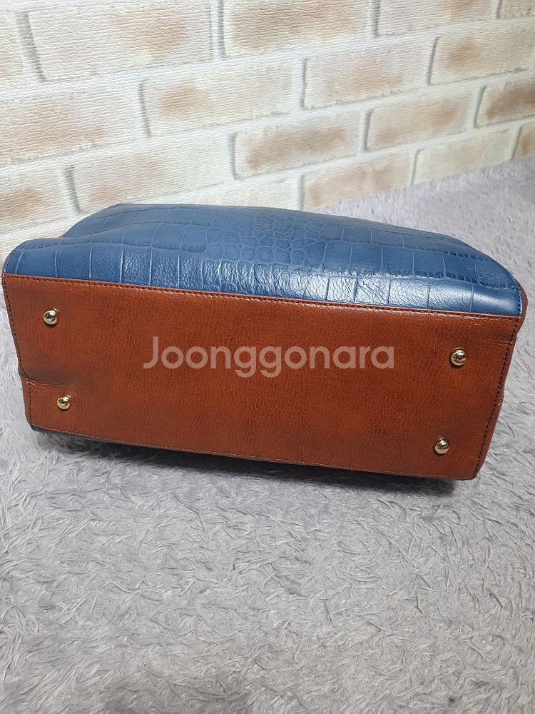 택부착 새상품 마리끌레르 정품 소가죽 크로스백--9