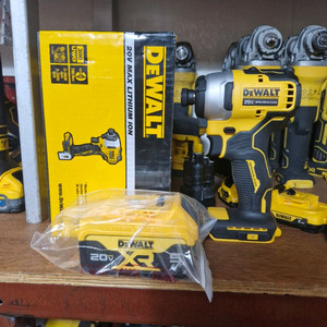 디월트임팩드릴 DCF809 충전임팩드라이버 미사용신품