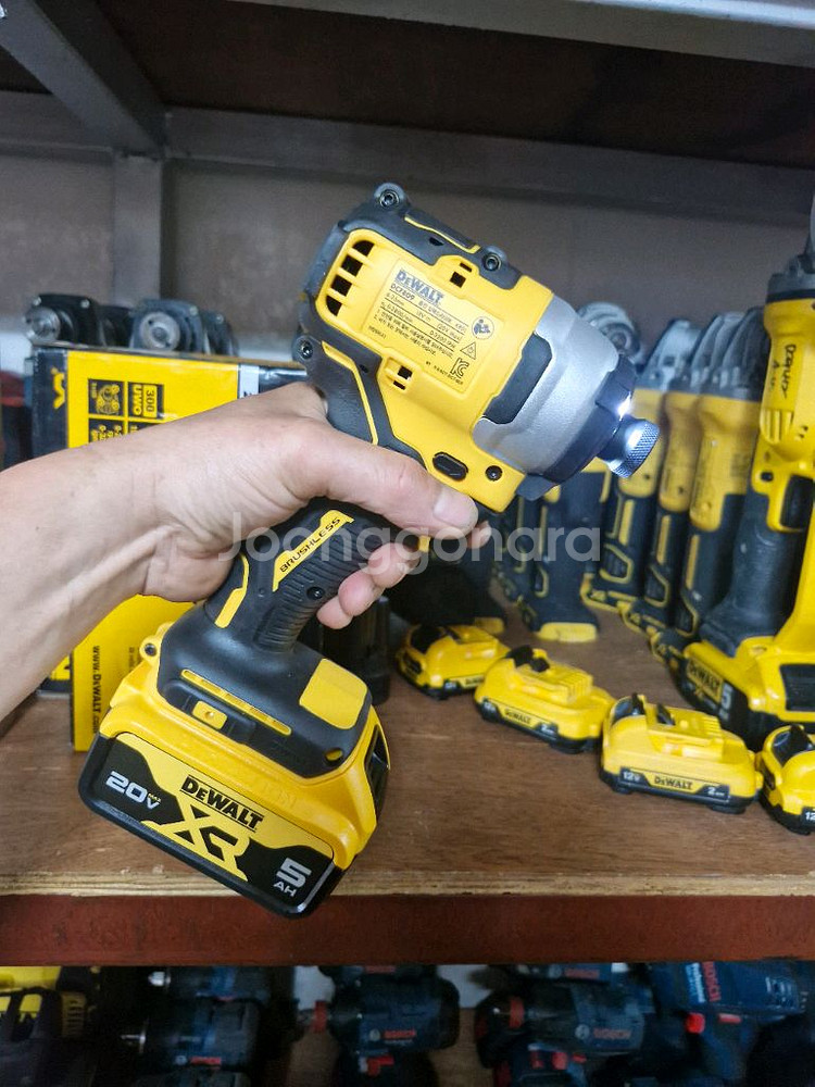 디월트임팩드릴 DCF809 충전임팩드라이버 미사용신품--8