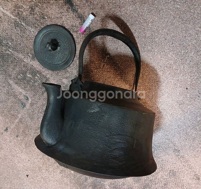 4,50년대 일본에서제작된 앤틱한 무쇠 주전자--2