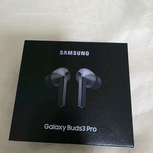 갤럭시버즈3프로 실버판매합니다.