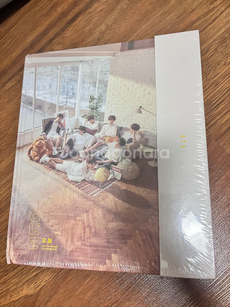 방탄소년단 - 2018 BTS EXHIBITION BO--0