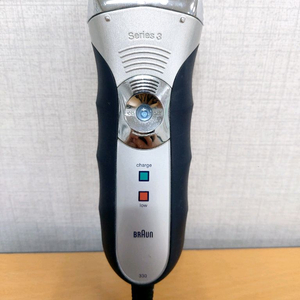 브라운 전기면도기 시리즈 3 330