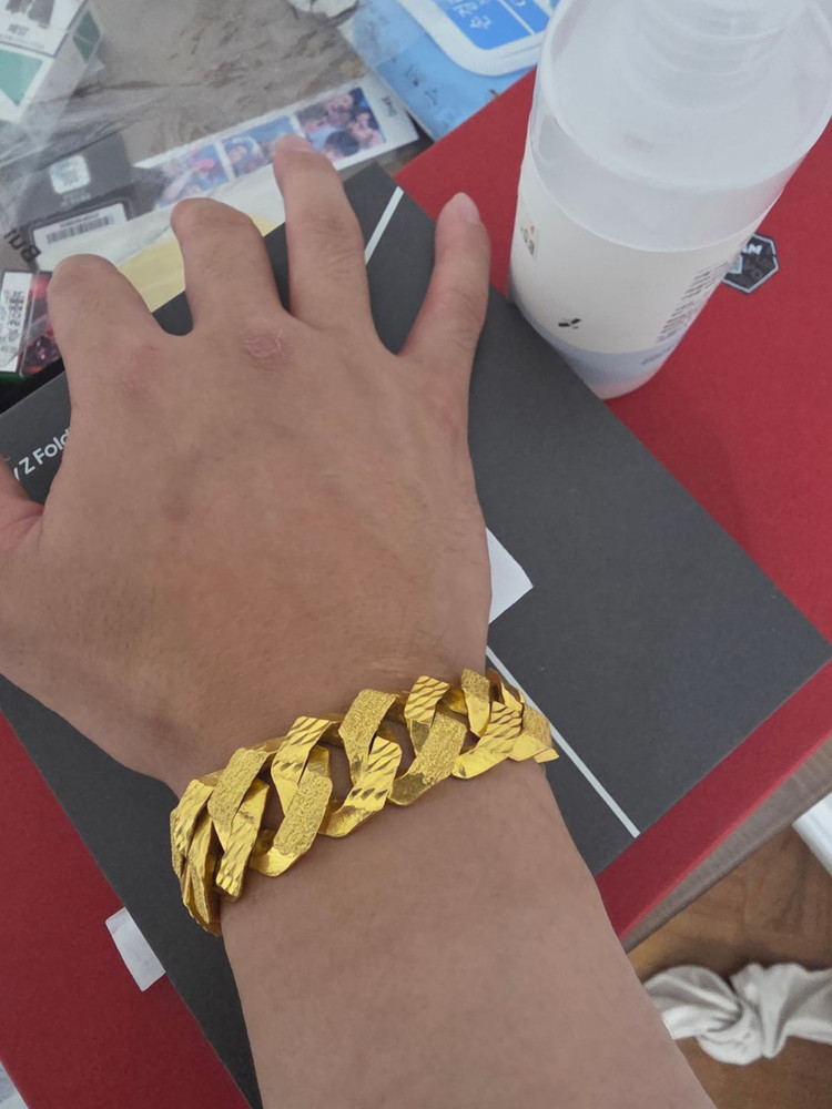순금 50돈 18k 2돈 팔찌 팝니다. 이미지