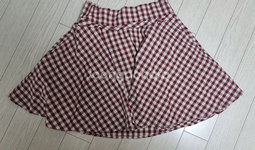 와인색 플레어 치마--2