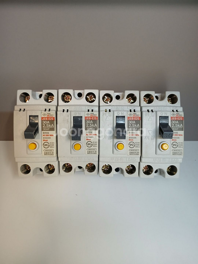 미사용)진흥 누전차단기 30A 산업용 4개--0