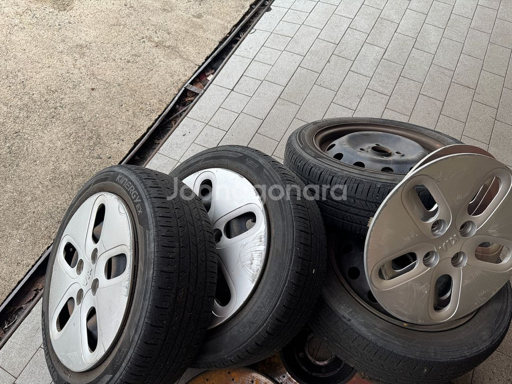 레이 14인치 순정휠+타이어 팝니다 tpms 있음--0
