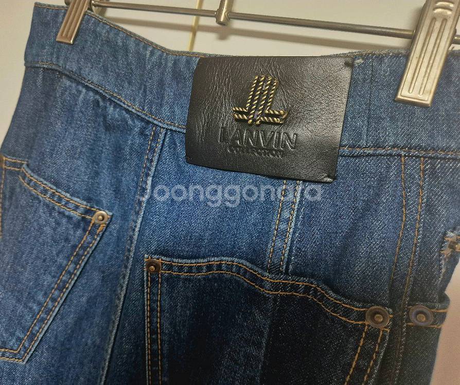 한섬 랑방 데님 로고 버튼 롱 플레어 스커트--3
