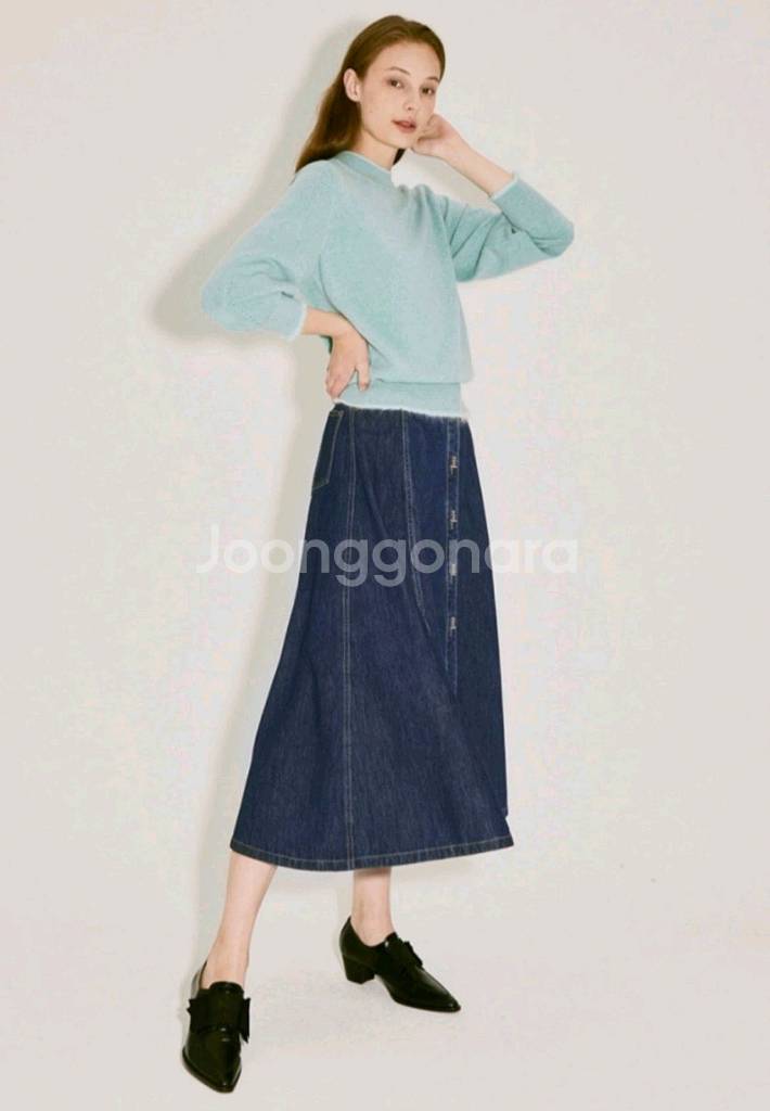 한섬 랑방 데님 로고 버튼 롱 플레어 스커트--8