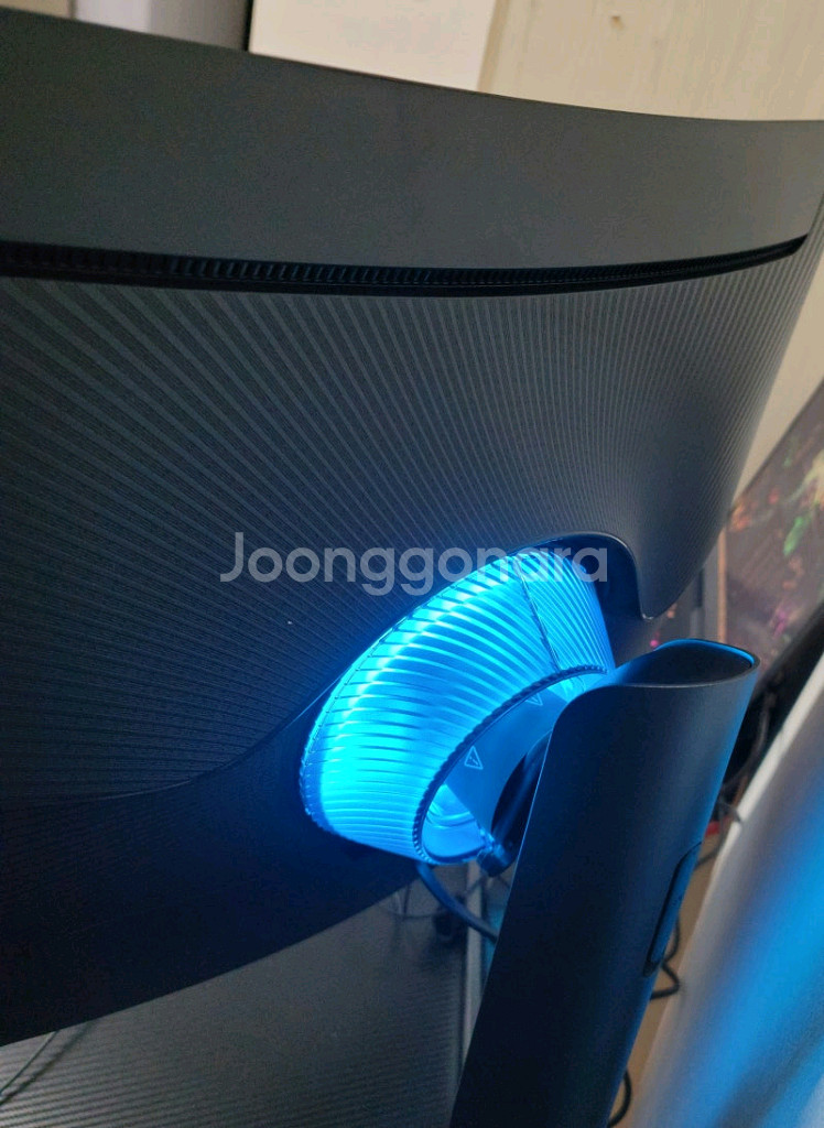 삼성 오디세이 g7 32인치 커브드 모니터--1