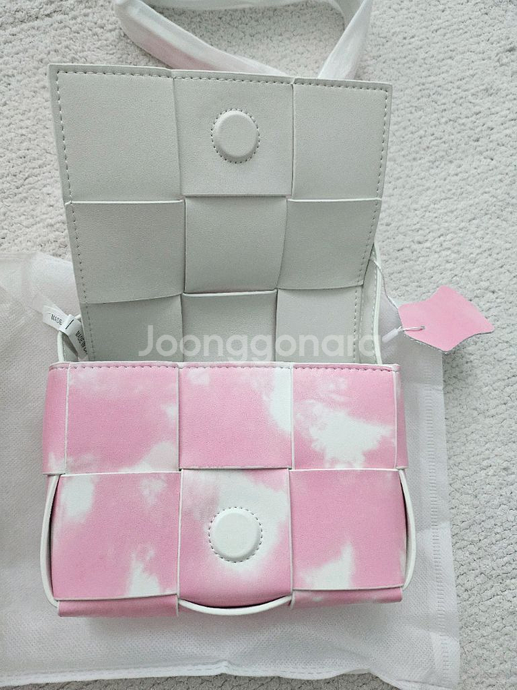 카세트백 핑크색 새상품 보테가st--1
