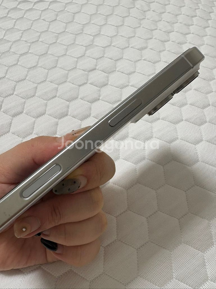 아이폰 16 프로 화이트 티타늄 246GB--2