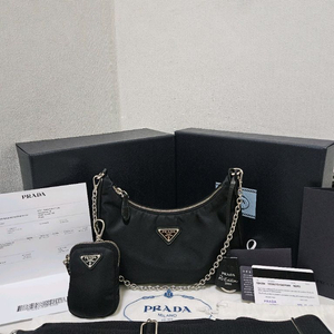 [새상품급, 신형] 프라다 리나일론 테수토 은장 호보백