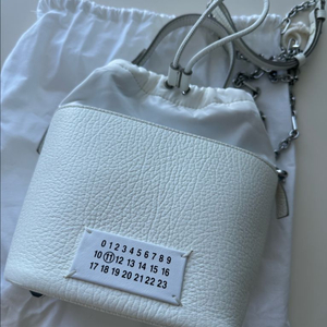 마르지엘라 버킷백 화이트