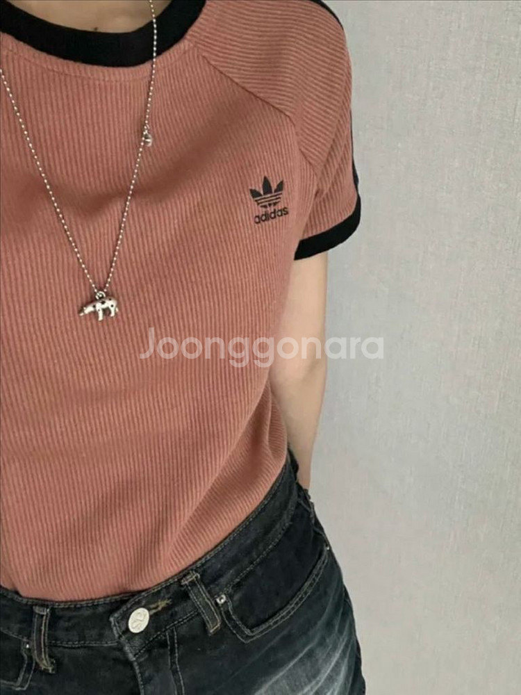 [정가 89000원] 아디다스 와플 핑크 슬림 티셔츠--2