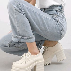 [새제품] 화이트 통굽 플랫폼 힐(8.5cm)