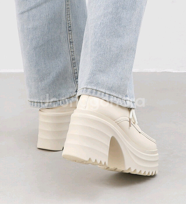 [새제품] 화이트 통굽 플랫폼 힐(8.5cm)--3
