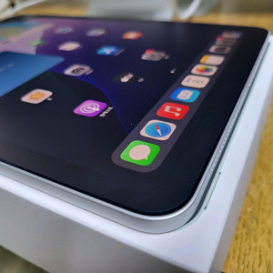 아이패드 에어4 wifi 64g 입니다.작동잘되며 이번