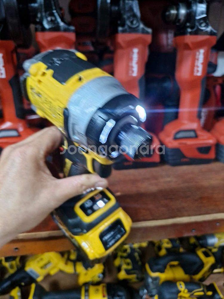 디월트임팩드릴 DCF860 2024년식배터리포함.최신모--9