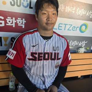 8월 10일 엘지한화전 1루 레드, 네이비 삽니다