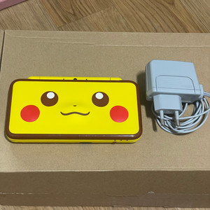 닌텐도 2DS XL 피카츄 에디션