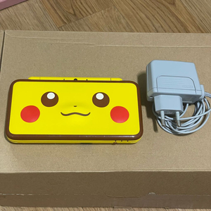 닌텐도 2DS XL 피카츄 에디션
