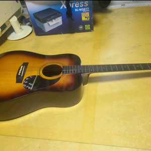 세고비아 중고 기타입니다.