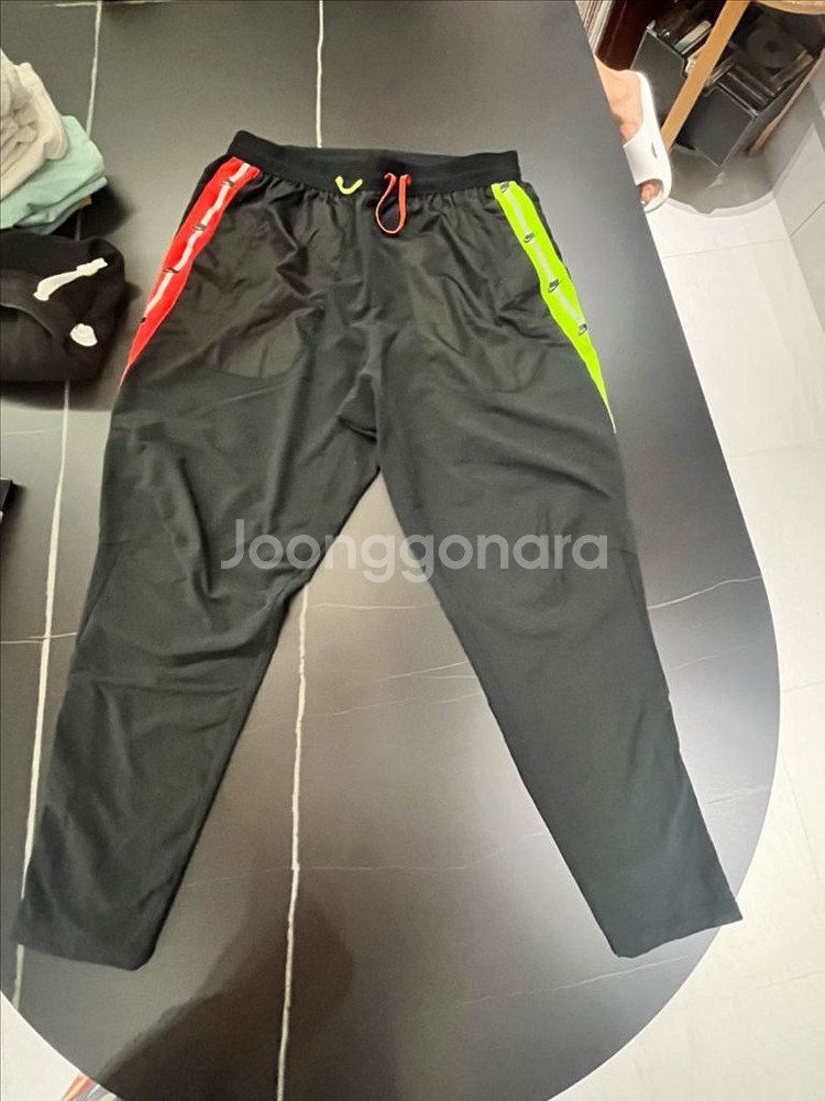 나이키 트랙 팬츠 외 티셔츠--1