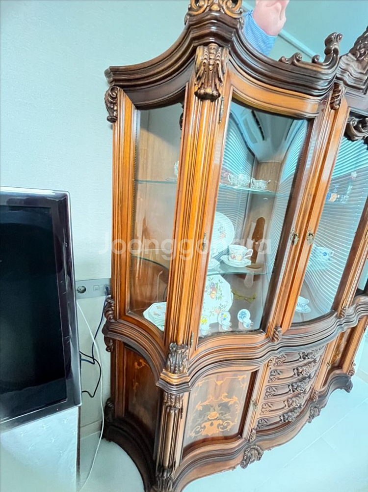 엔틱 찬장 식탁 세트 (일괄로만 판매)--1