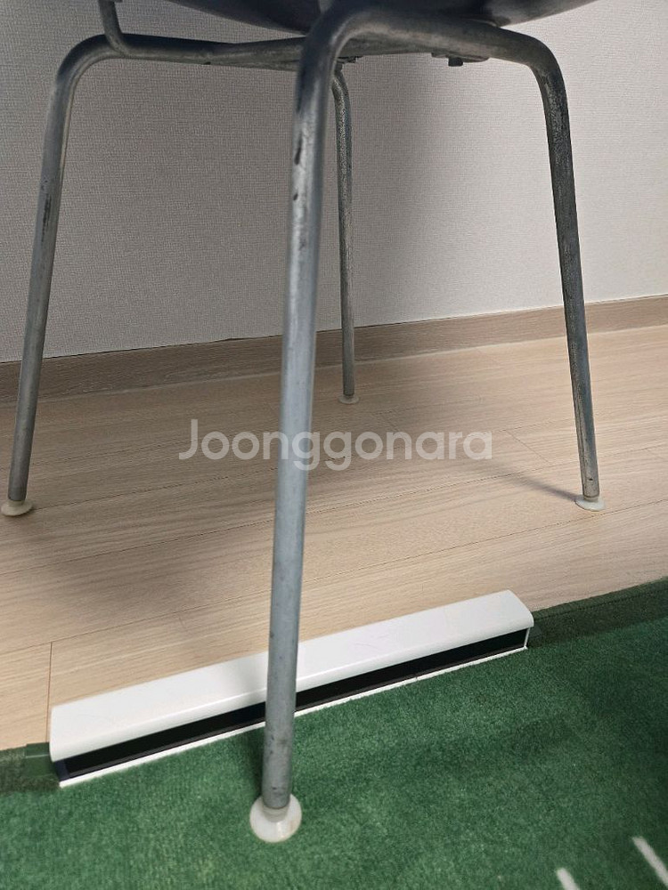 허먼밀러 파이버글라스 암쉘 임스 체어 브라운 컬러 팝니--5