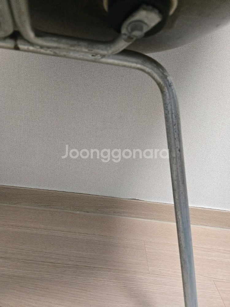 허먼밀러 파이버글라스 암쉘 임스 체어 브라운 컬러 팝니--7