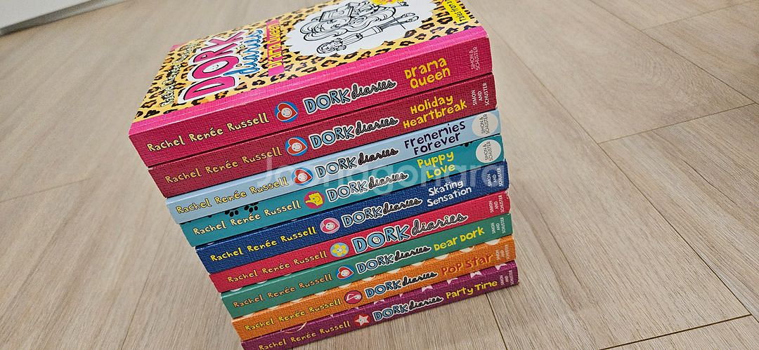 DORK diaries 원서 9권--0