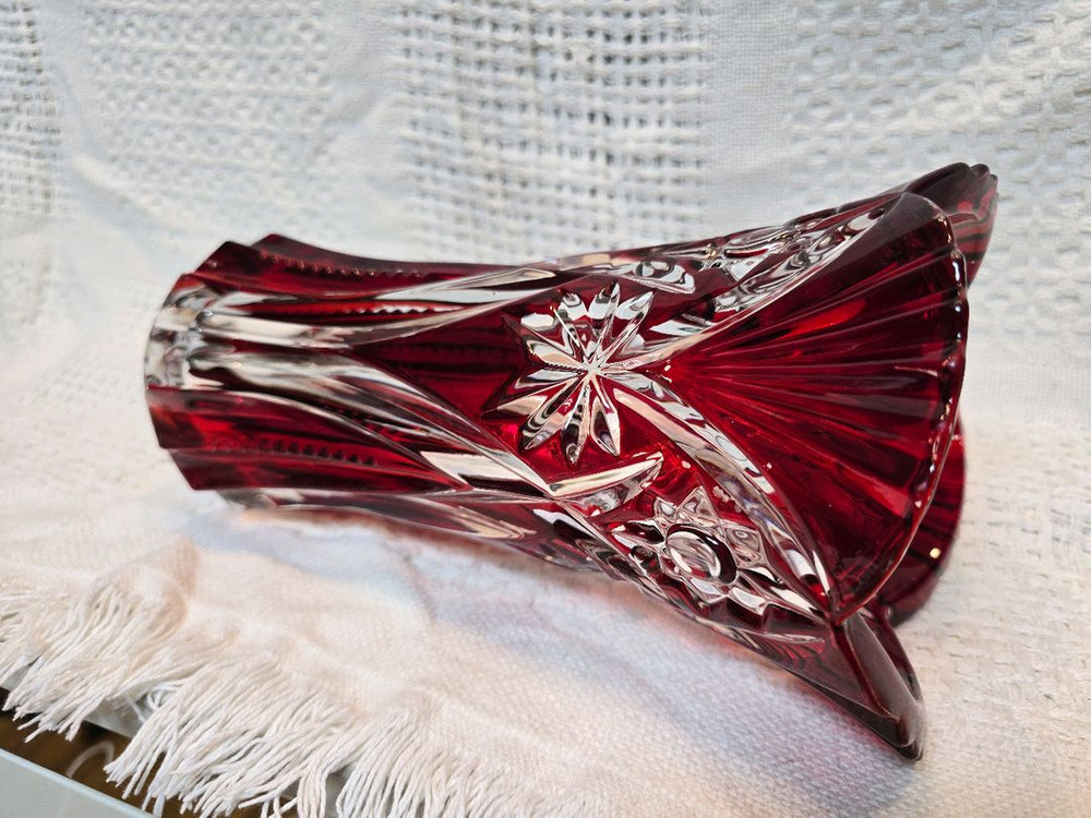 체코산 보헤미아 핸드컷 버건디 크리스탈 화병 이미지