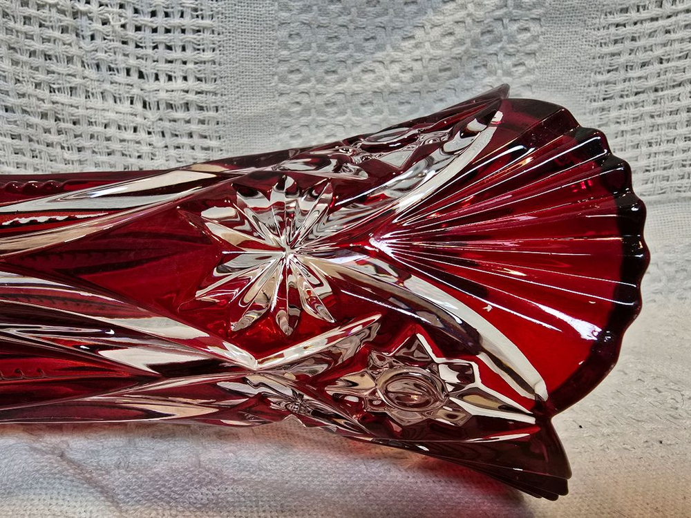 체코산 보헤미아 핸드컷 버건디 크리스탈 화병 이미지