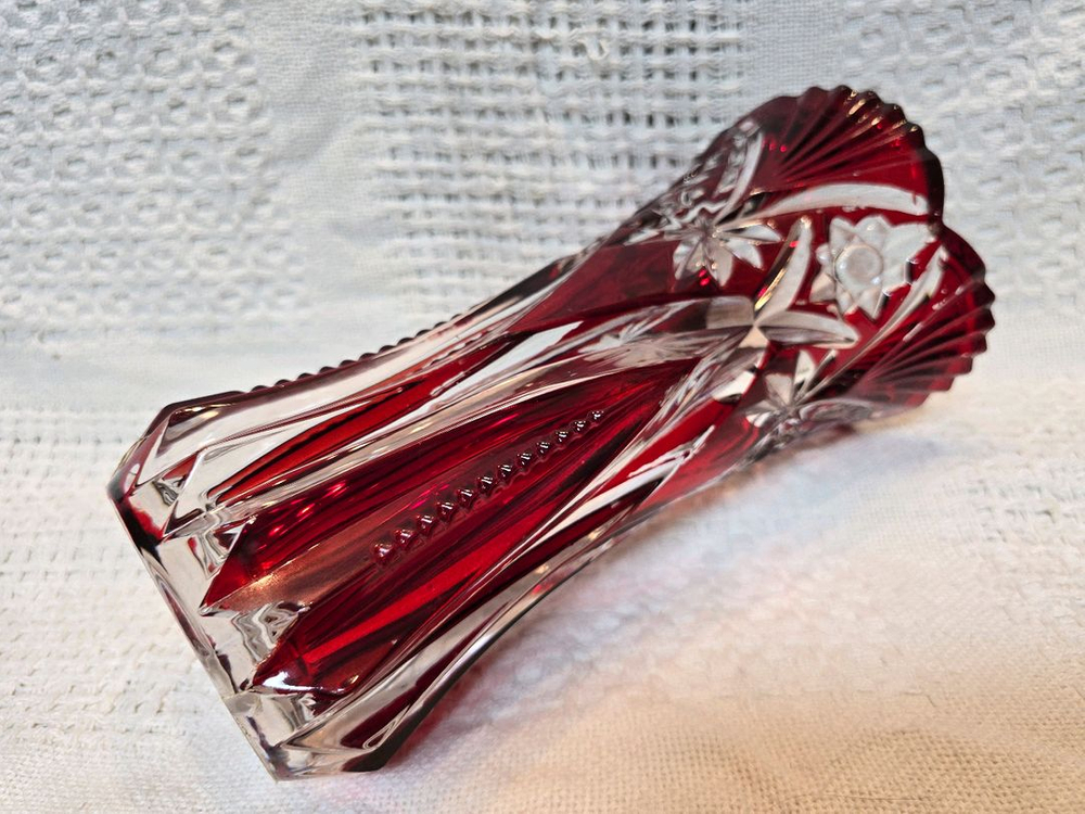 체코산 보헤미아 핸드컷 버건디 크리스탈 화병 이미지