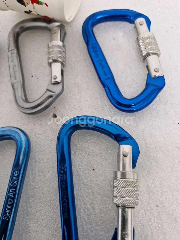 암벽등반용 카라 비너 7개 입니다--1