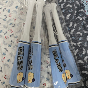 두산 망그러진곰 응원배트 팝니다.
