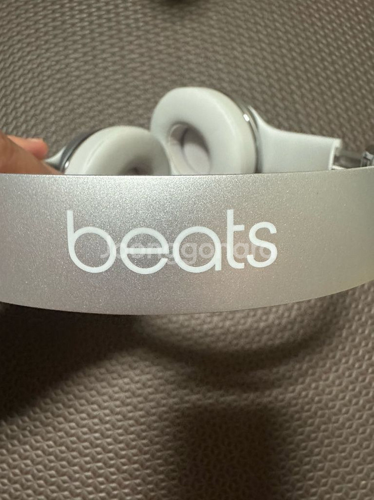 Beats Solo3 실버 헤드폰--3