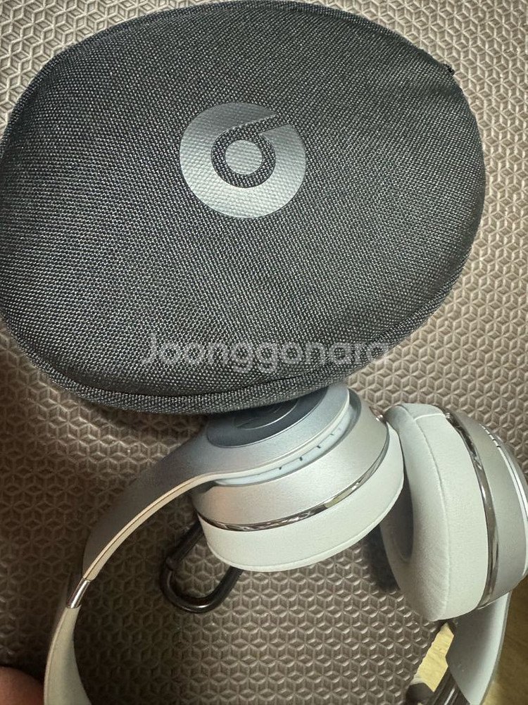 Beats Solo3 실버 헤드폰--7