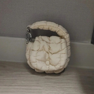 코스 퀼티드 나노 백