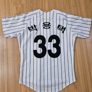 LG 트윈스 박용택 유니폼 판매합니다.흰색 바탕에 검