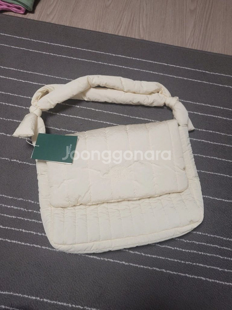 시엔느 크로스 패딩백 크림 새상품--0