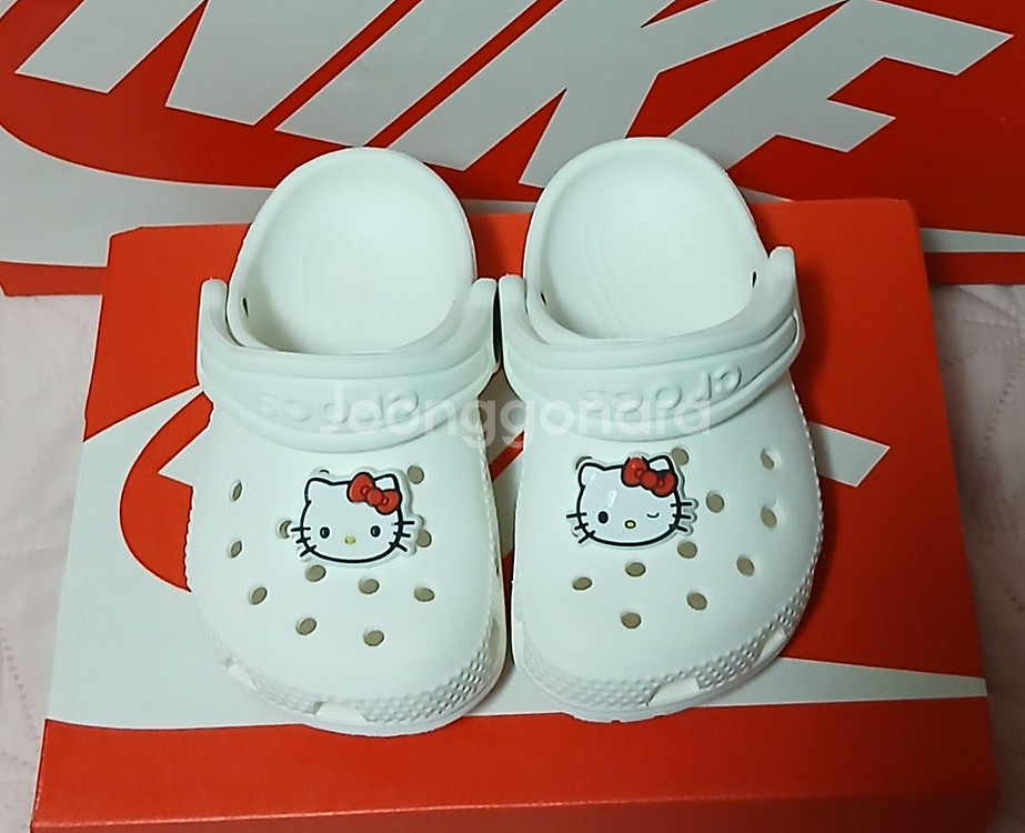 크록스c5 120 헬로키티 지비츠포함.거의새거--1