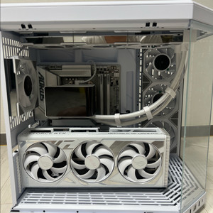 9800x3d, 4080 화스, y70 화이트 시스템