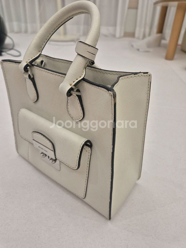 마이클코어스 크로스가방 팝니다.--1