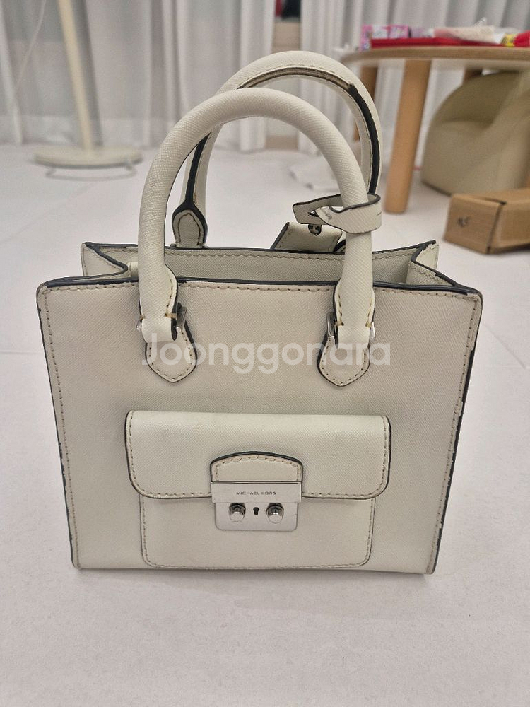 마이클코어스 크로스가방 팝니다.--0